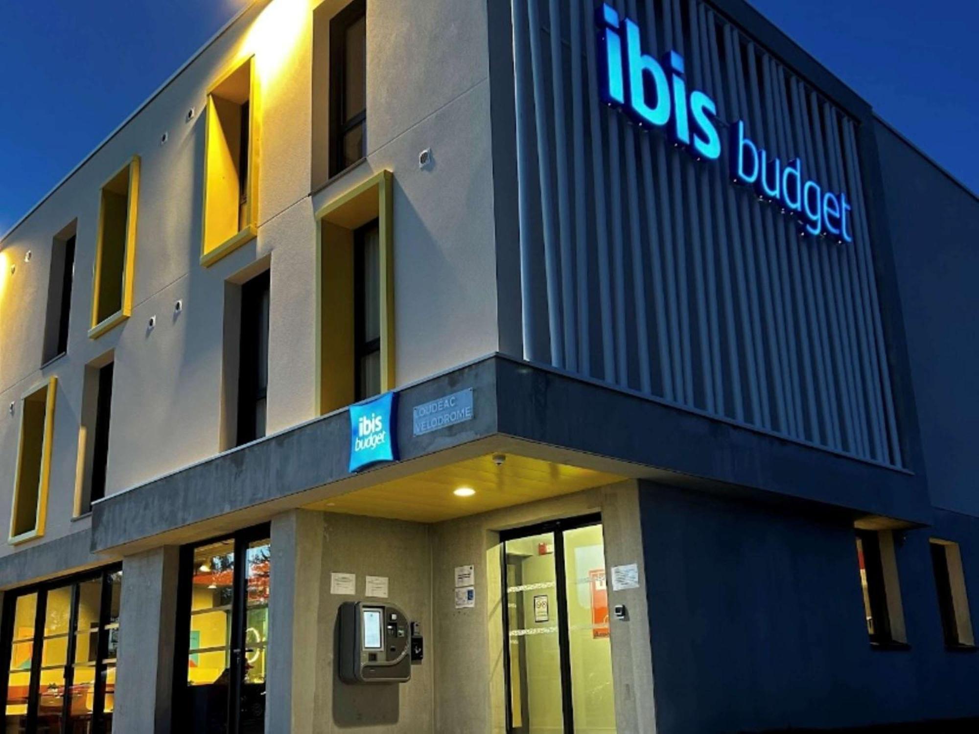 Ibis Budget Loudeac Velodrome Bagian luar foto