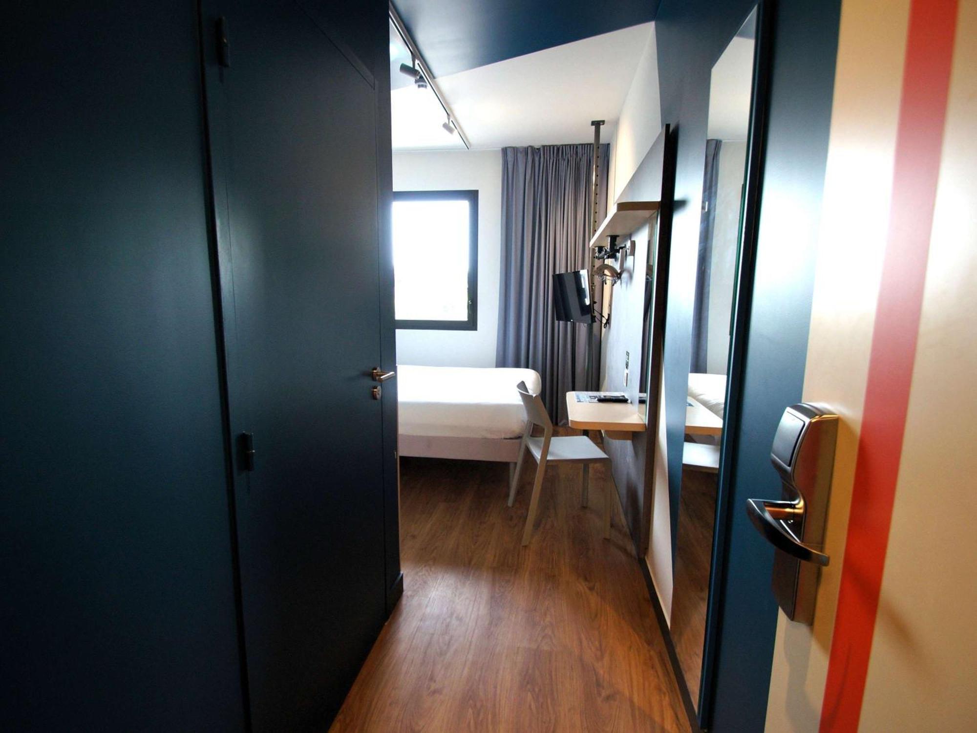 Ibis Budget Loudeac Velodrome Bagian luar foto